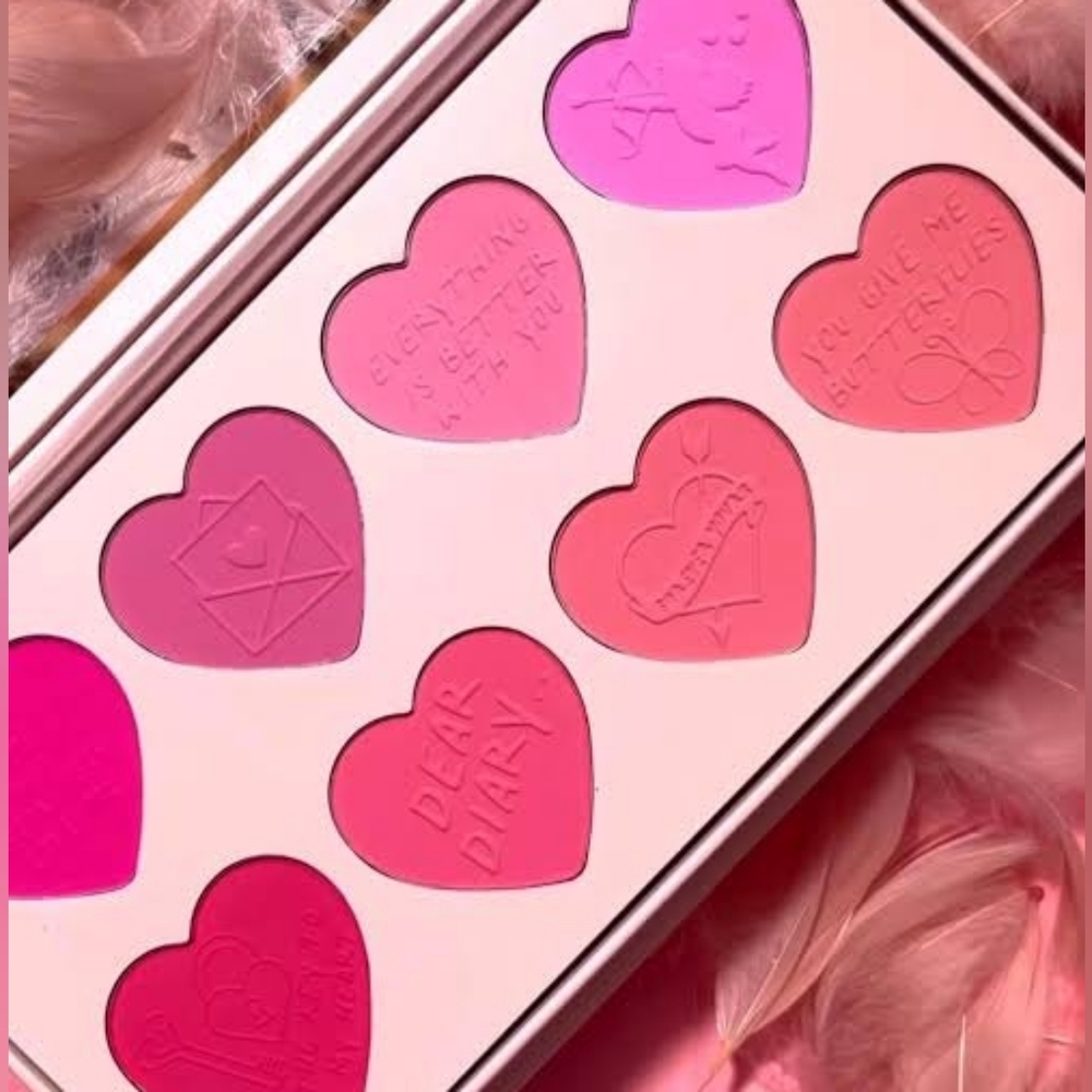 Plouise Heart-Shaped Blush Palette (Hot Pink, Baby Pink, Mauve, Peach, Coral)